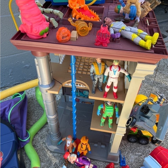 1980s Ghostbusters Toys 65+ Pieces Tower Characters Bag Cars - Picture 2 of 6